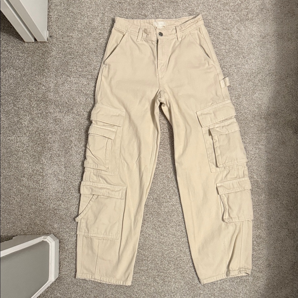 H & M off-white cargo jeans, US size 4